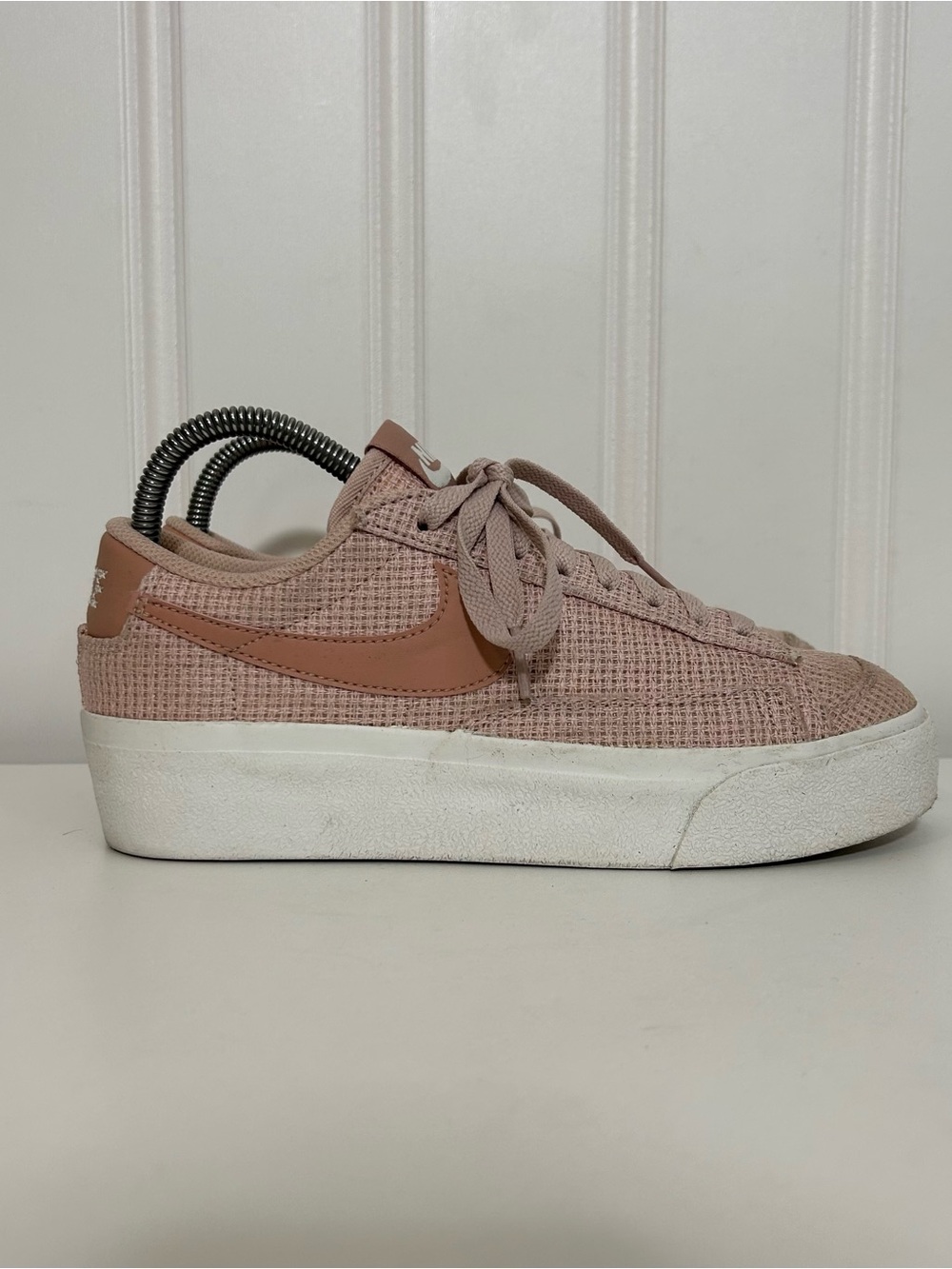 Nike blazer low platform essential light pink rose white lace women’s 7.5